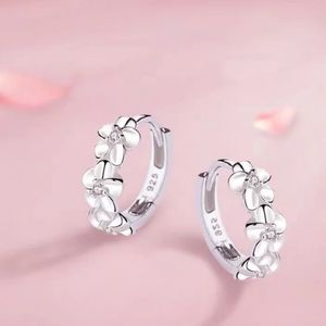 925 Sterling Flower Earrings🌸